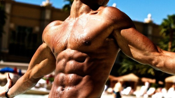 Красивое мужское тело