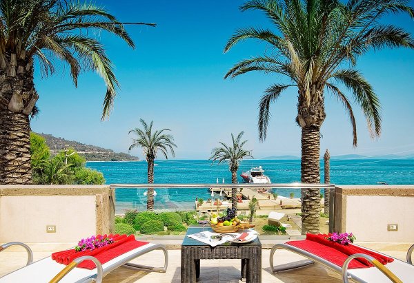 Отель с шикарным морем Турция