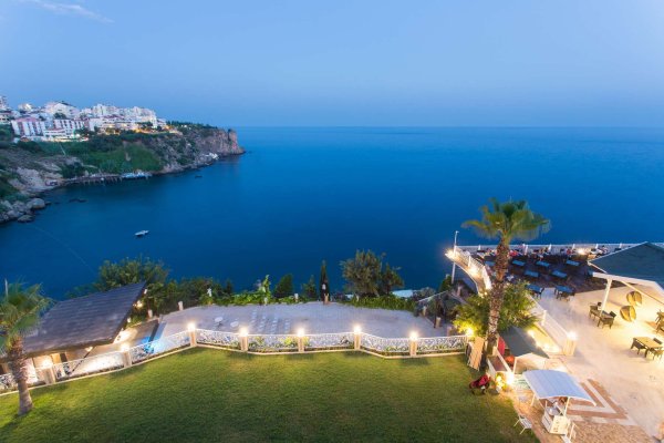 Шикарный отель с видом на море и горы