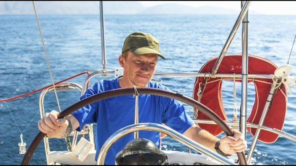 Капитан яхты