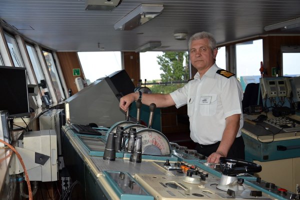 Капитан теплохода помощник капитана теплохода