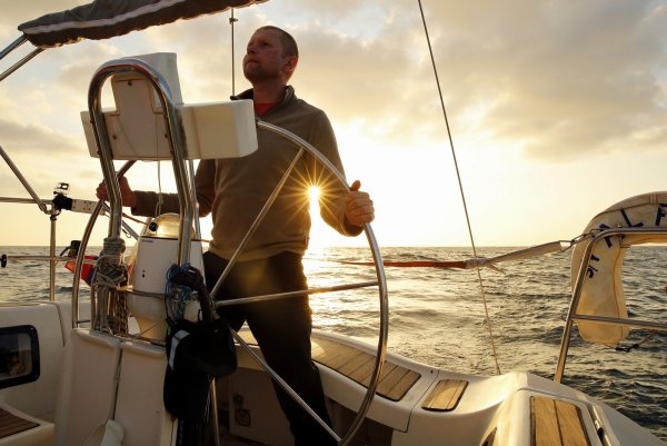 За штурвалом яхты