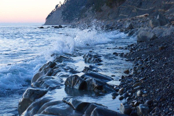 Берег черного моря в Новороссийске