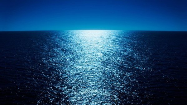 Голубое море