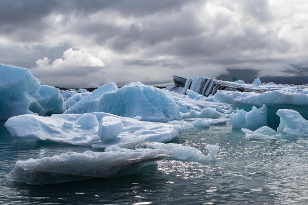 Напор льда и интенсивный дрейф льда