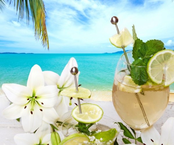 Коктейль на море