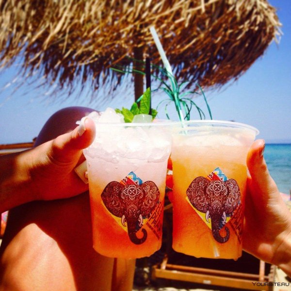 Фрукты на пляже