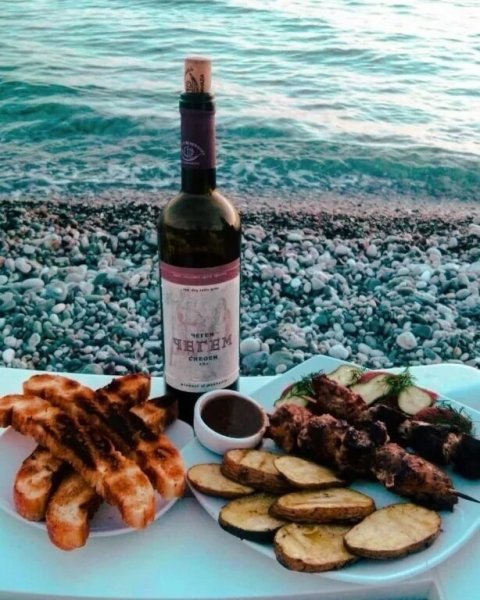 Шашлык на берегу моря