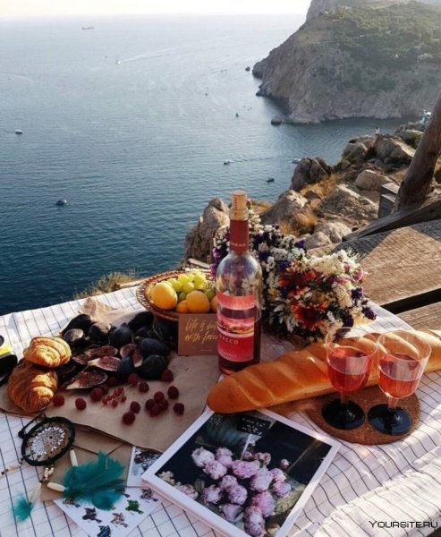Крымское вино на море