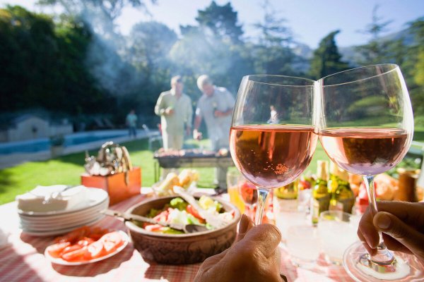 Застолье на природе