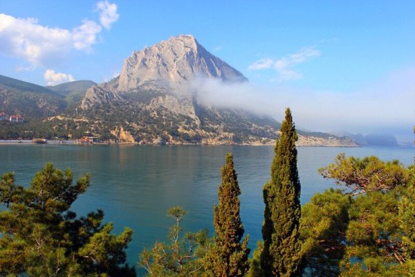 Пейзаж море и горы