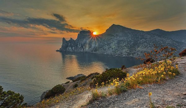 Море скалы шторм Крым