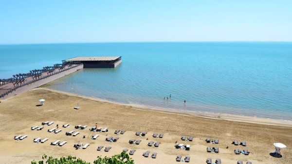 Побережье Каспийского моря в Баку