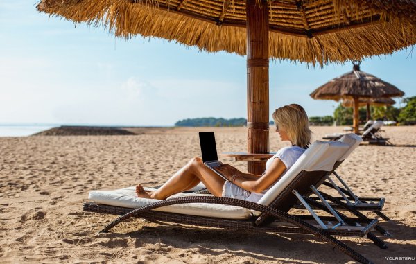 Чемодан на море