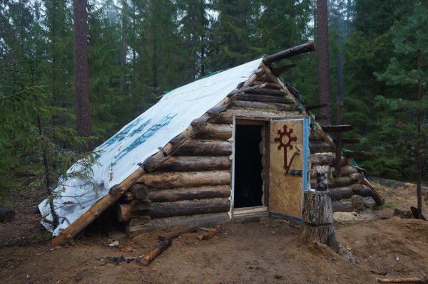 Хижина землянка