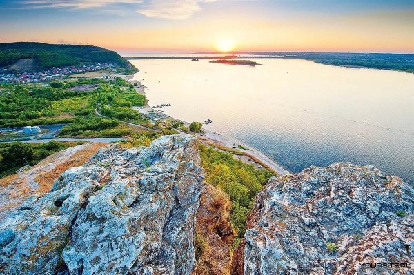 На Жигулёвское море ГЭС Тольятти