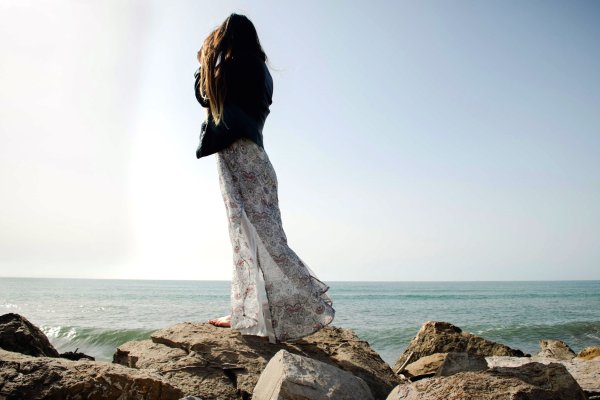 Фотосессия на скалах у моря