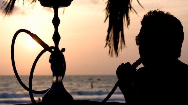 Кальян на берегу моря