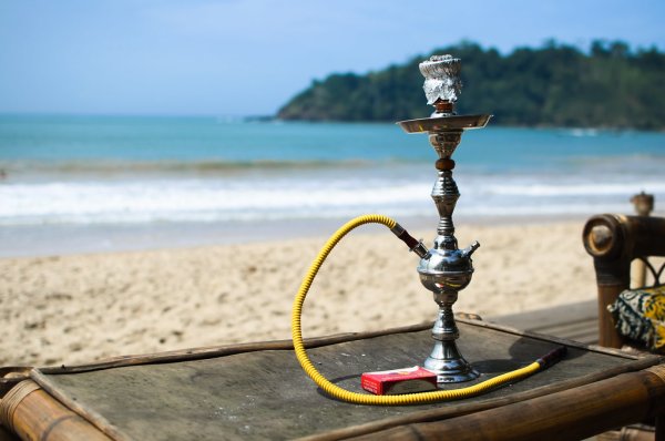 Кальян на берегу моря