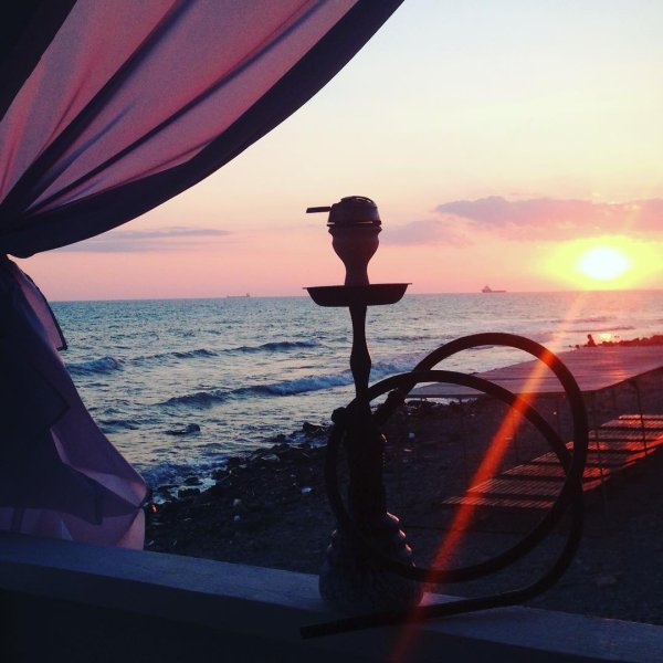 Кальян на фоне моря