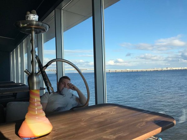 Шатер на берегу моря