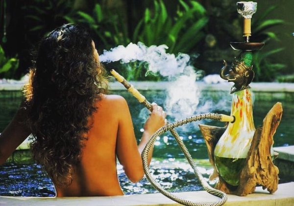 Фотосессия с кальяном на природе
