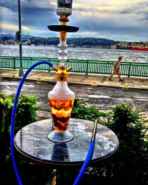 Кальянная на берегу моря