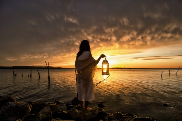 Силуэт на берегу моря