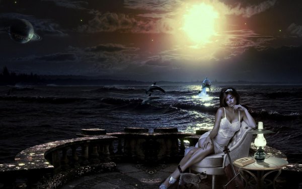 Женщины на фоне ночного моря