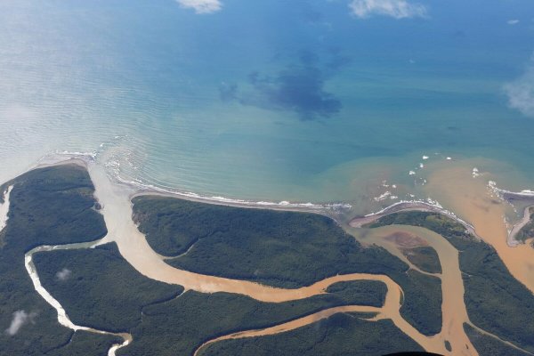 Водопад в море