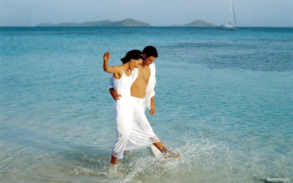 Влюбленные пары на море