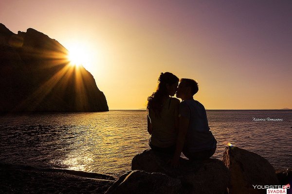 Влюбленные возле моря