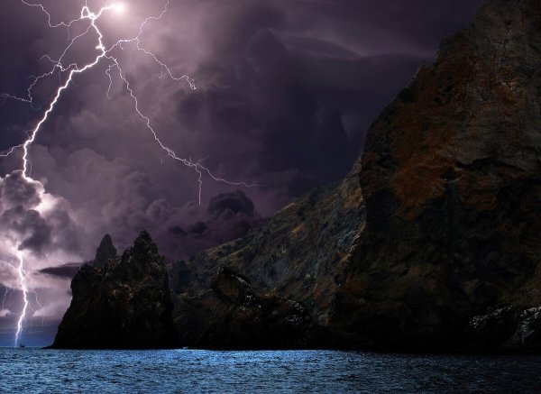 Гроза над морем