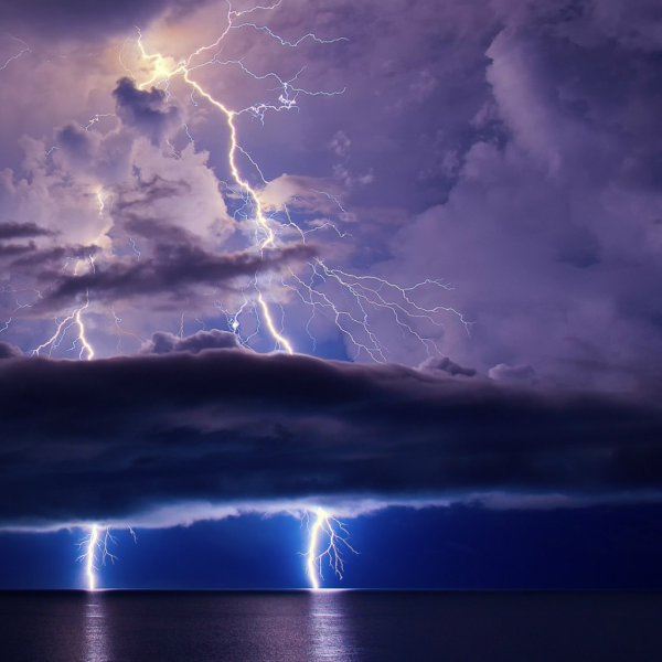 Гроза над морем