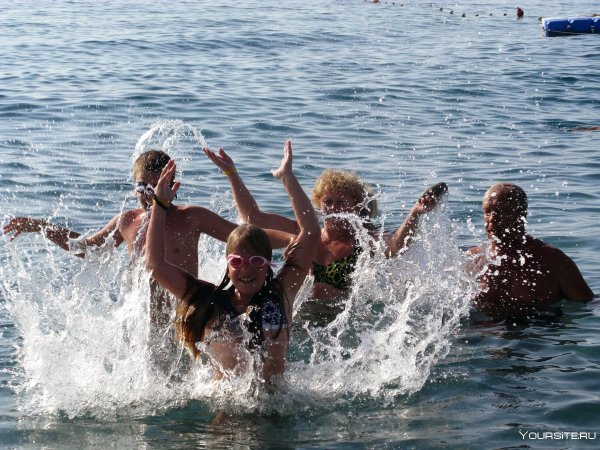 Купание в море