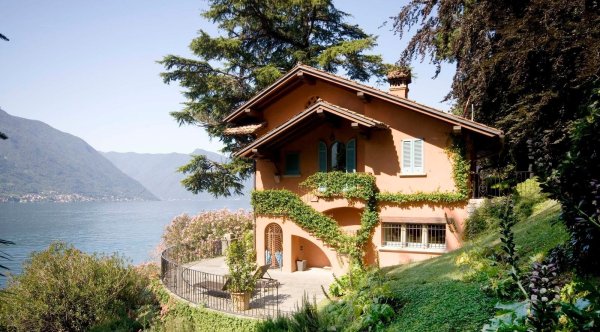 Дом на берегу моря