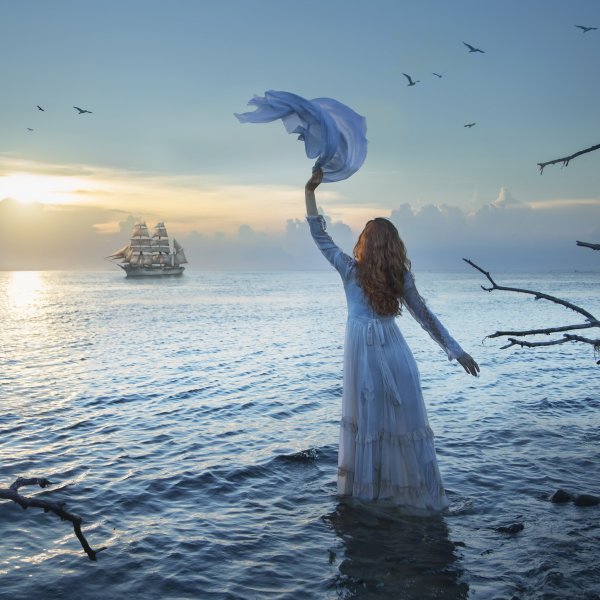 Девушка на корабле