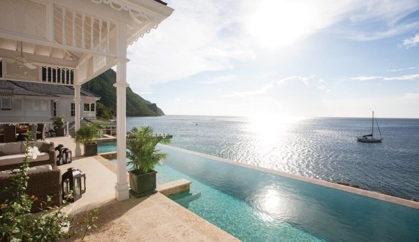 Вилла с выходом к морю