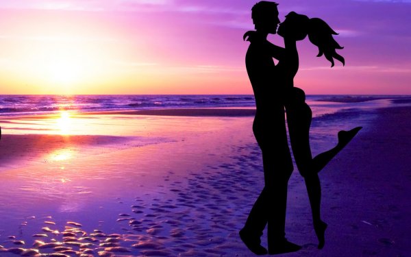 Двое на закате у моря