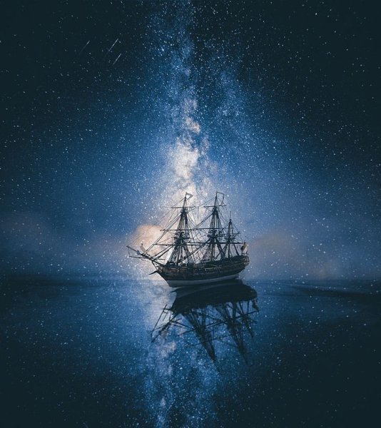 Парусник ночью