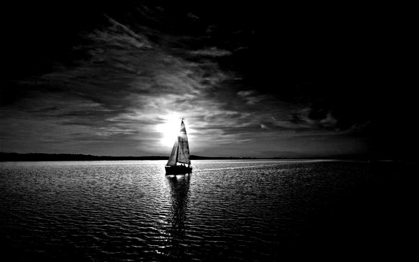 Корабль в ночном море