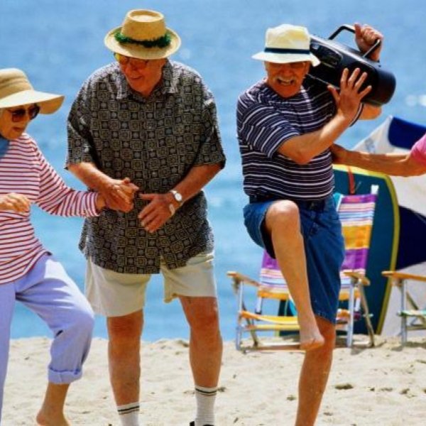 Пенсионеры туристы