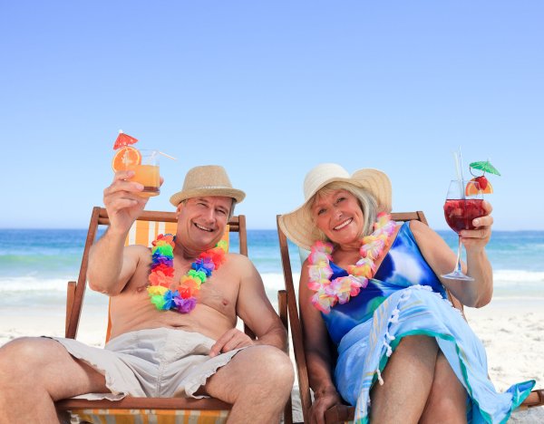 Пенсионеры на пляже