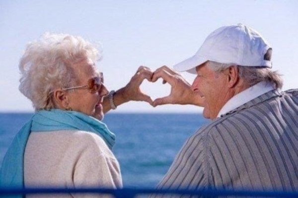 Бабушка на море