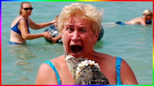 Бабушка на море