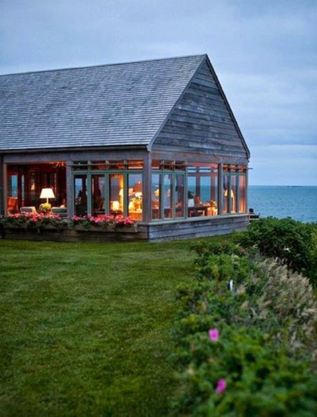 Домик на берегу моря
