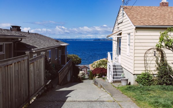 Домик на берегу моря