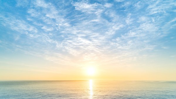 Рассвет море корабль