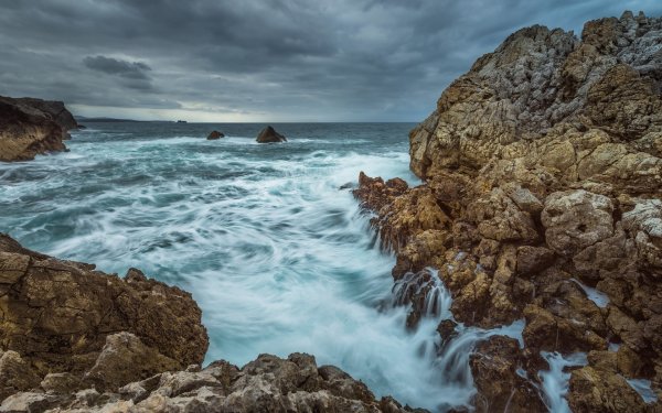 Океан скалы волны