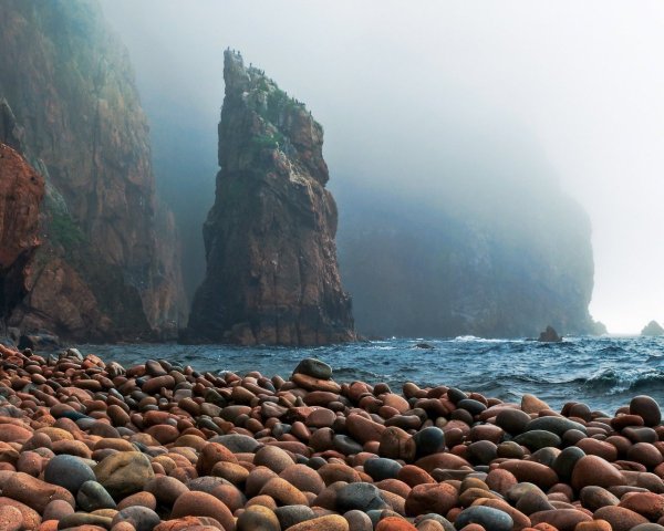 Каменистый пляж Израиль